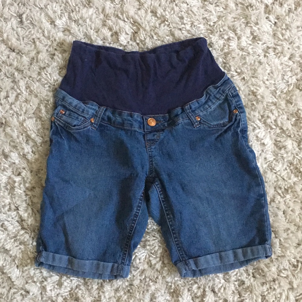 Maternity shorts